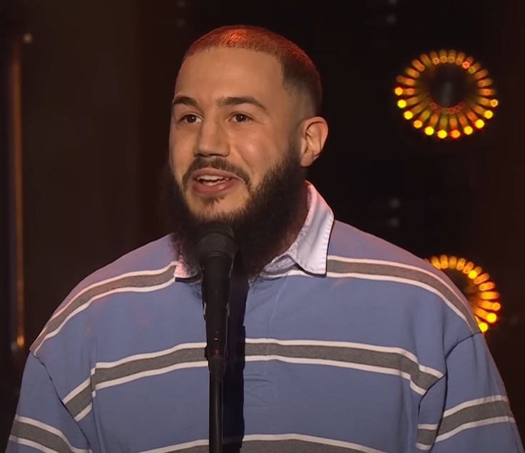 Merwane Benlazar : Des Origines Algériennes au Stand-up Français Merwane Benlazar : Des Origines Algériennes au Stand-up Français